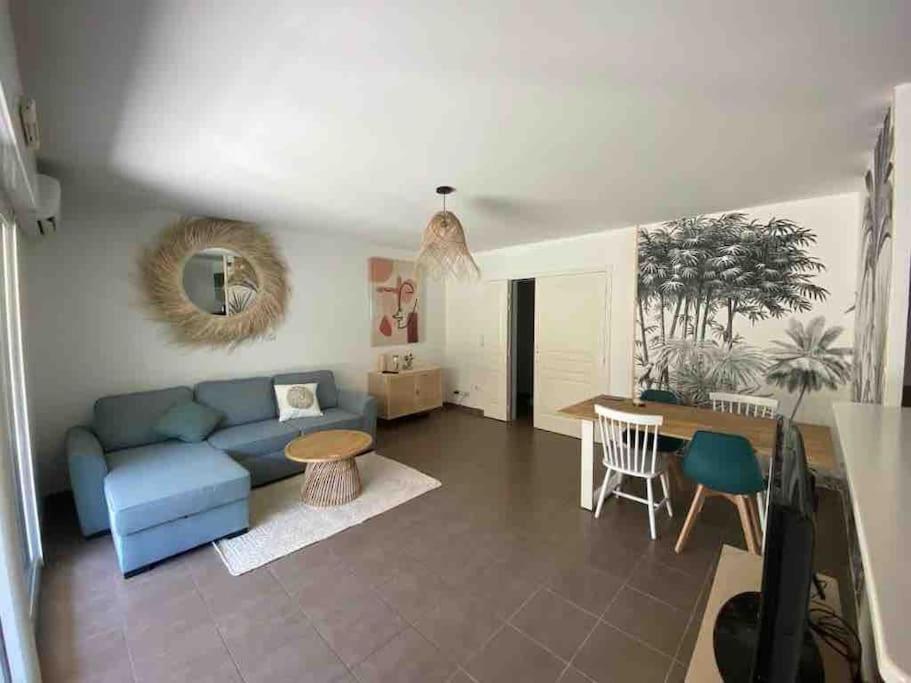 Tres Bel Appartement Contemporain Et Calme Frejus Exterior photo